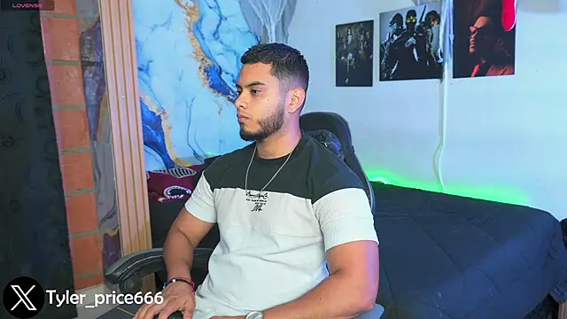 Tiler wolker online show from November 15, 10:12 pm