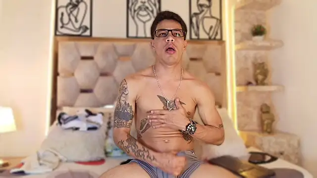 Andrew Haalls online show from November 15, 9:39 pm