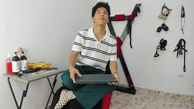 Maximiliano Khalil online show from November 28, 8:22 pm