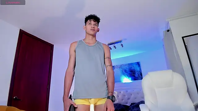 KamiSuarez online show from April 15, 6:52 pm