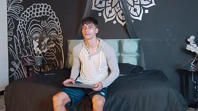 AlessioVitale online show from November 6, 12:41 pm