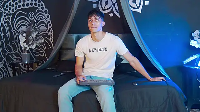 AlessioVitale online show from November 7, 12:52 pm