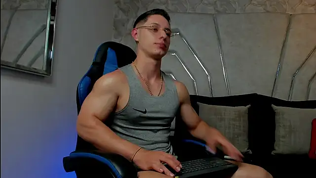 MAXTHOMSON online show from April 8, 2:01 am