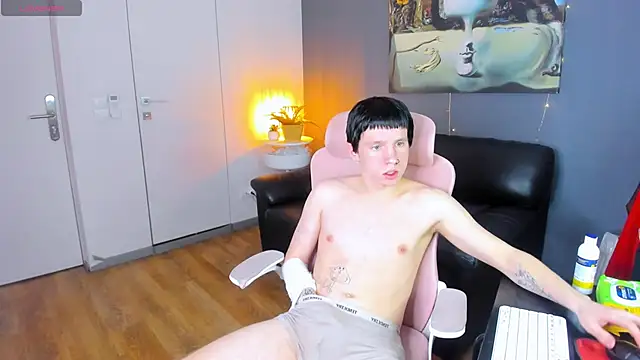 CutieKai  online show from April 9, 9:54 pm