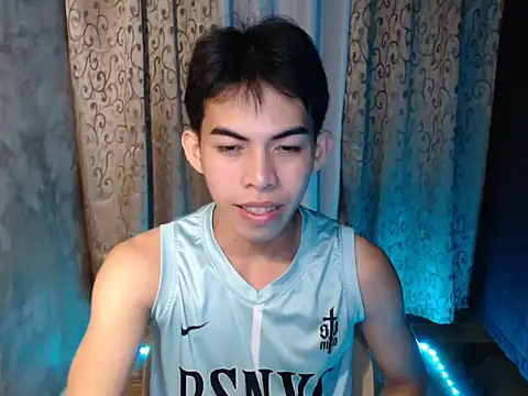 Urhotsilverboy online show from December 19, 2:14 pm