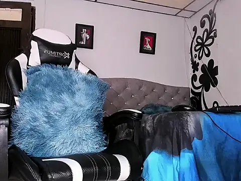 couple-hothot online show from March 8, 8:13 pm