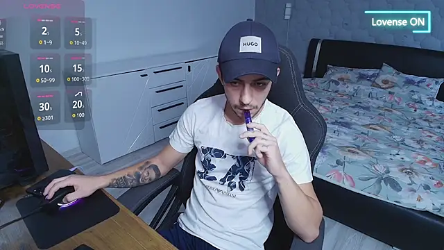 adamrayn online show from November 11, 12:32 pm