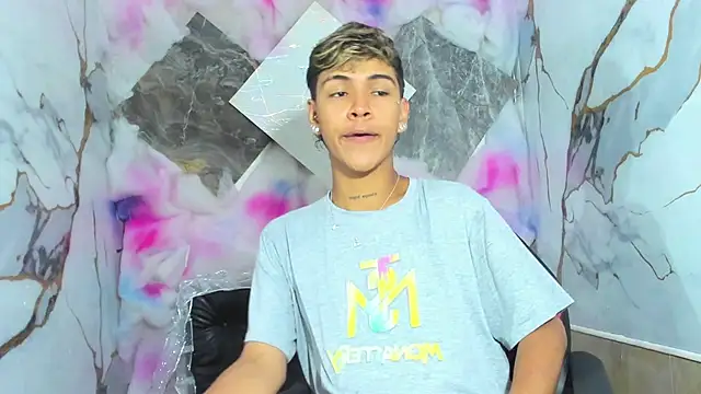 Timmy Kiing  online show from November 27, 8:23 pm