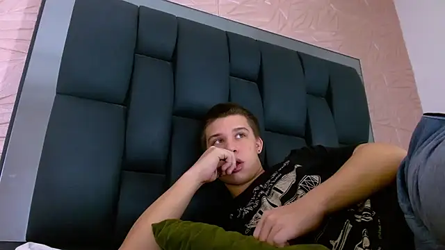 Liam York  online show from December 14, 8:05 pm