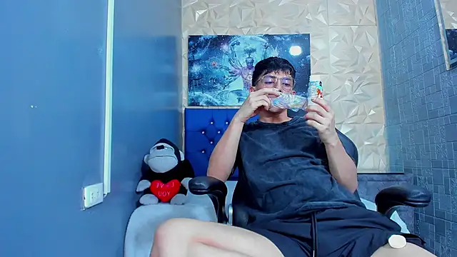 ElanGiraldo online show from May 20, 11:44 pm