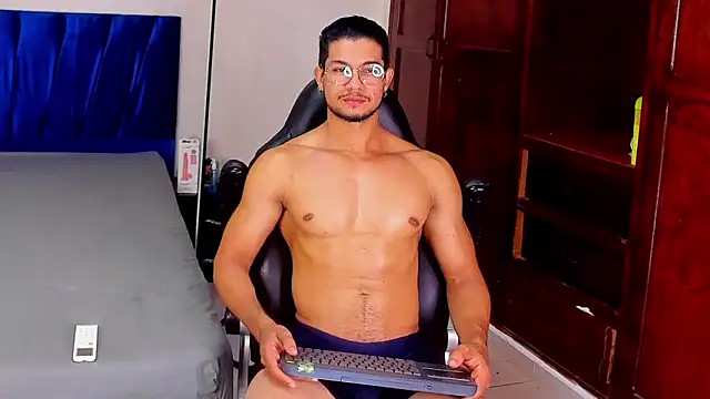 Nolan joness online show from April 8, 9:12 pm