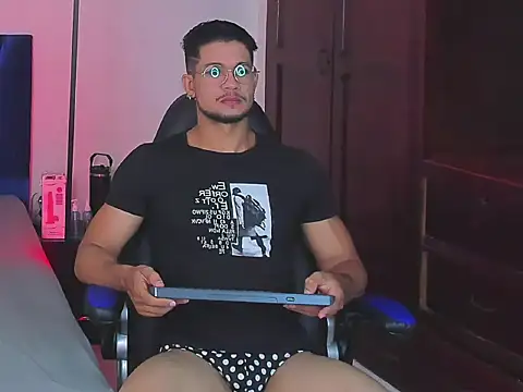 Nolan joness online show from March 25, 7:51 pm