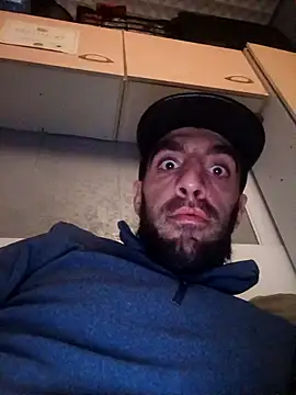 hotguy71000 online show from March 2, 10:17 pm