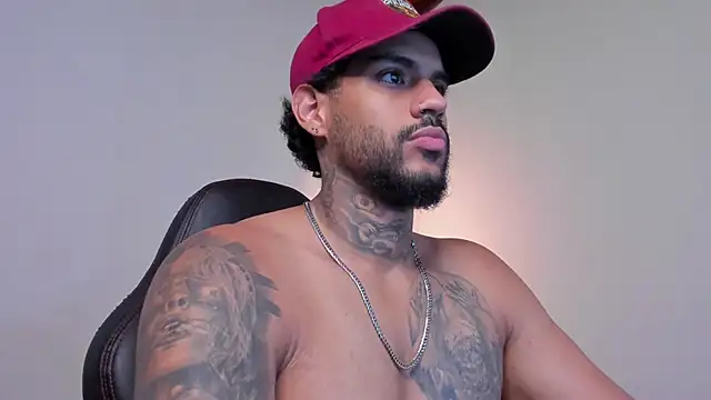 LuigiVitale 1 online show from February 17, 1:26 am