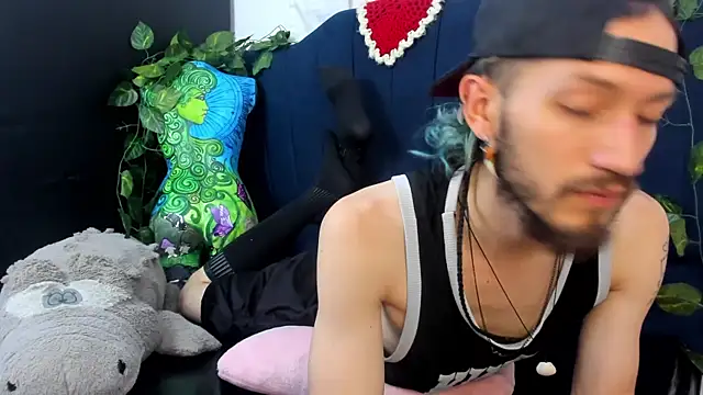 AngelDamianArt online show from November 26, 8:23 pm