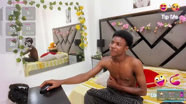 NoahJhonson69 online show from April 12, 1:23 pm