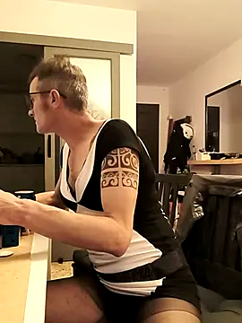 xelyber online show from April 17, 2:58 am