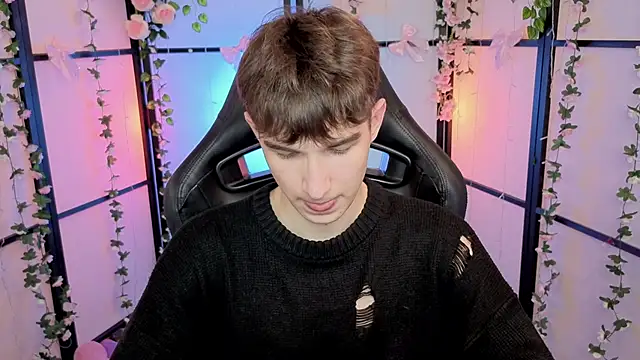 Maxwellchiik online show from November 30, 9:39 pm