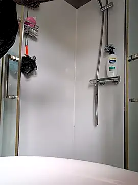 cruiserlaird online show from April 19, 5:45 pm