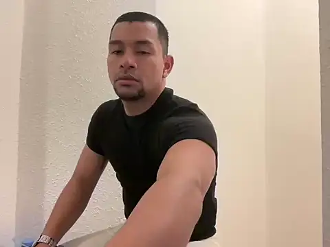 Snapshot of esleider12 chatting on December 16, 12:01 pm esleider12 online show from December 16, 12:01 pm