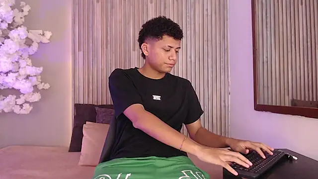 Andrey Lev1 online show from December 1, 8:45 pm