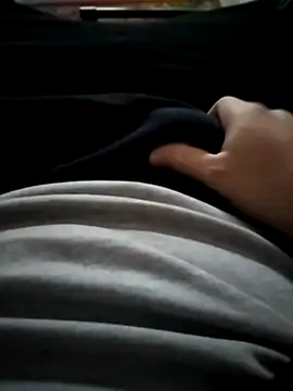 erdestruttor18 online show from December 5, 1:07 pm