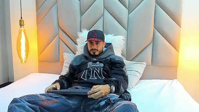 MatthewCullen online show from February 10, 5:23 am