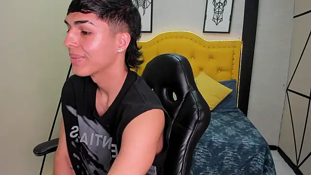 Ethan Jamees online show from February 28, 8:19 pm