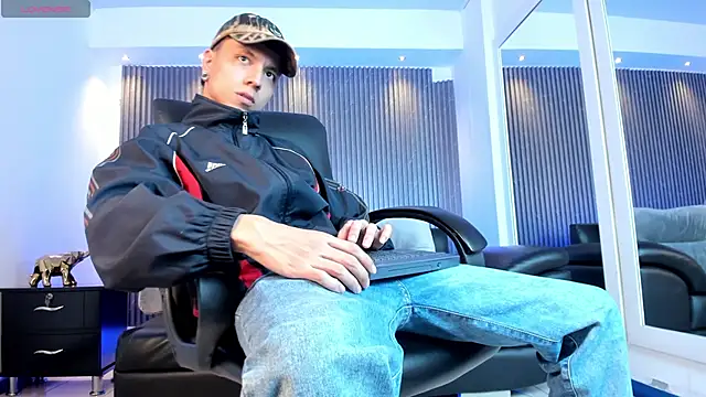 Bastthianxxx online show from December 18, 7:43 pm