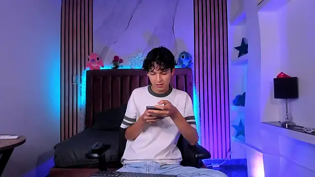 SthepanodiMonaco online show from January 8, 7:41 pm