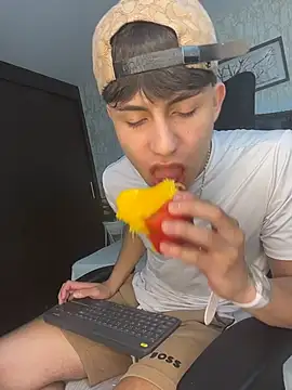 Lander Cruz online show from February 6, 8:39 pm