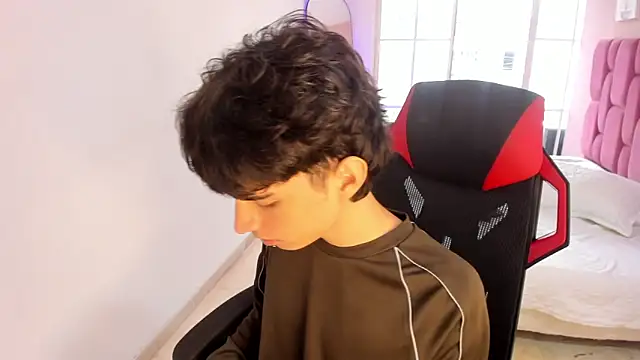 CONNOR STONNE  online show from February 11, 4:01 pm