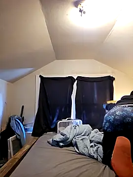 iLOVETRAY96 online show from April 7, 4:51 pm