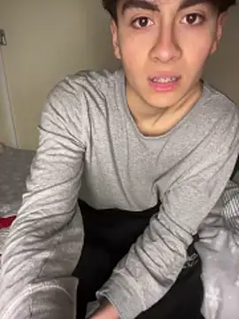 hungspanishtwink online show from March 27, 12:39 pm