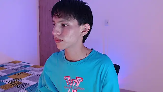 andrew courtzz online show from April 4, 7:55 pm