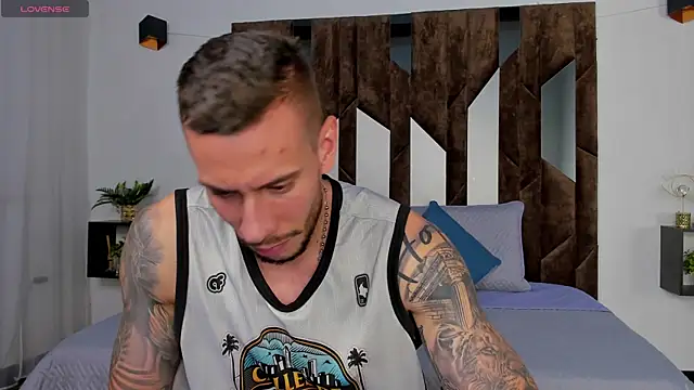 J king   online show from April 8, 11:13 pm