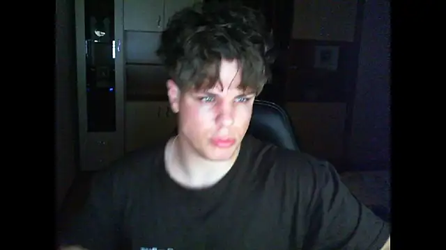 GymGuy0505 online show from April 16, 9:26 pm