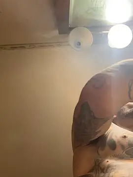kingNQueen1211 online show from June 13, 1:03 am