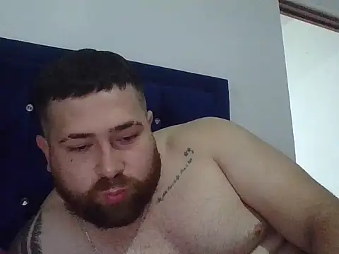 hammerwhite01 online show from December 16, 1:29 pm