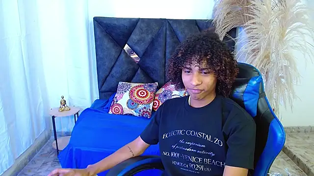 angelll18  online show from March 24, 8:57 pm