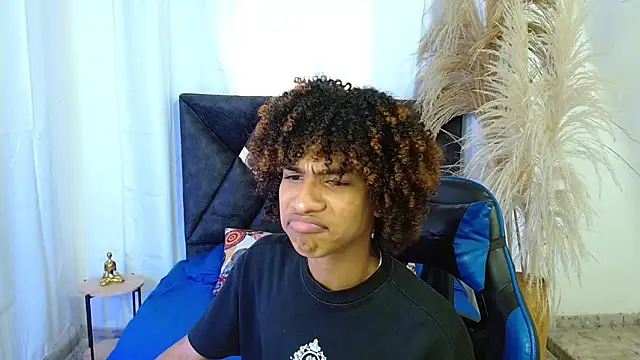 angelll18  online show from April 1, 9:01 pm