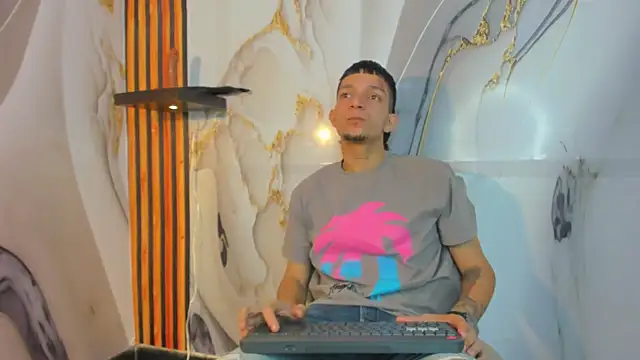 Straight Guy22 online show from December 21, 4:42 am