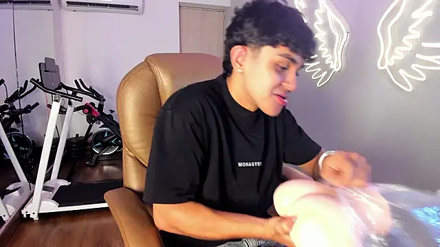  TaylorBlack online show from February 20, 12:07 pm