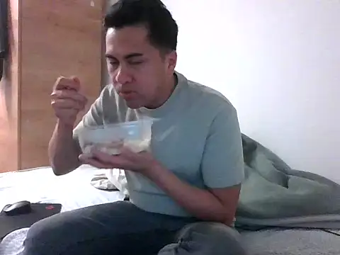 sweetpinoy2027 online show from February 12, 3:29 pm