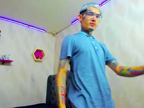 Boy tatto77 online show from February 19, 6:37 pm