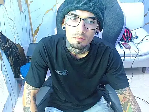 Boy tatto77 online show from July 16, 1:12 am