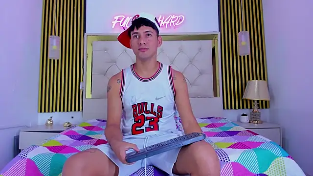 Sweet kevin1 online show from December 22, 6:21 am