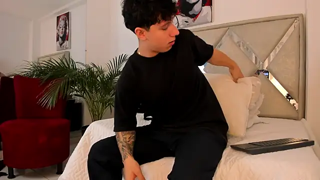 Liam saint online show from February 19, 12:45 pm