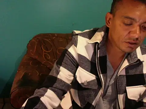 latinomoreno95 online show from June 17, 7:26 pm