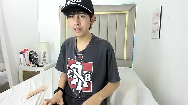 julian xx online show from January 6, 9:30 pm